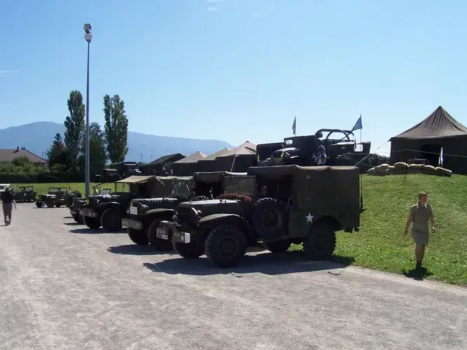 1ère Fête des Véhicules Militaires 2006 à Veigy-Foncenex. - vue 3
