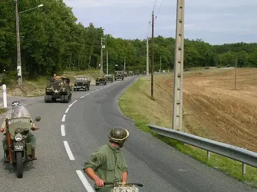 1ère Fête des Véhicules Militaires 2006 à Veigy-Foncenex. - vue 4