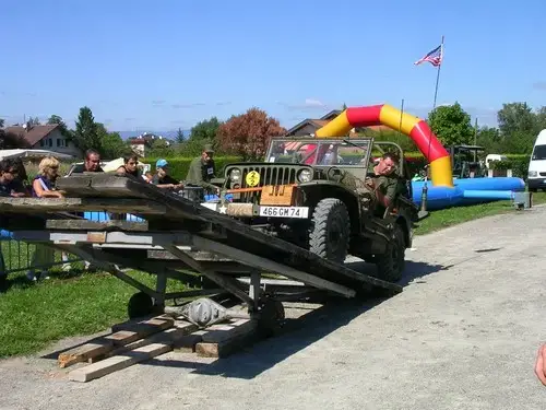 1ère Fête des Véhicules Militaires 2006 à Veigy-Foncenex. - vue 23