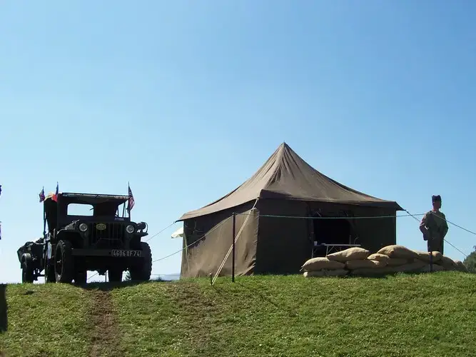 1ère Fête des Véhicules Militaires 2006 à Veigy-Foncenex. - vue 26