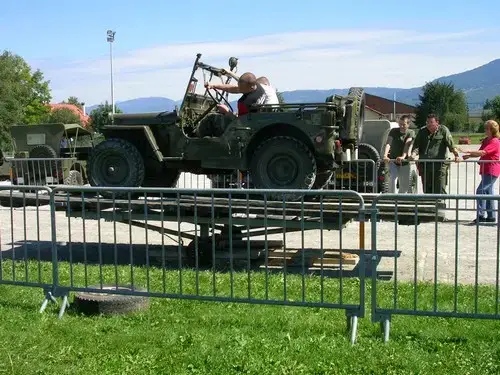1ère Fête des Véhicules Militaires 2006 à Veigy-Foncenex. - vue 28