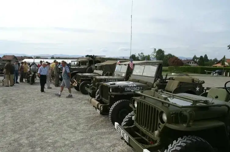 1ère Fête des Véhicules Militaires 2006 à Veigy-Foncenex. - vue 29