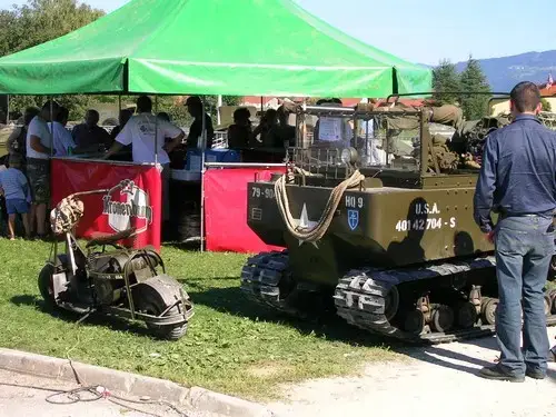 1ère Fête des Véhicules Militaires 2006 à Veigy-Foncenex. - vue 35
